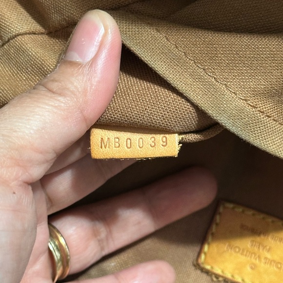 Authentic Louis Vuitton Tivoli GM - Picture 6 of 7